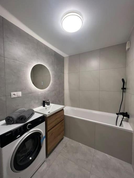 Apartman Centrum S Parkovanim Caşonia Exterior foto